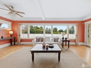 932 N 70th Street, Seattle WA 98103