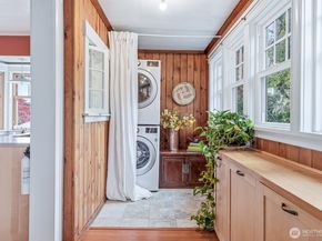 932 N 70th Street, Seattle WA 98103