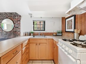 932 N 70th Street, Seattle WA 98103