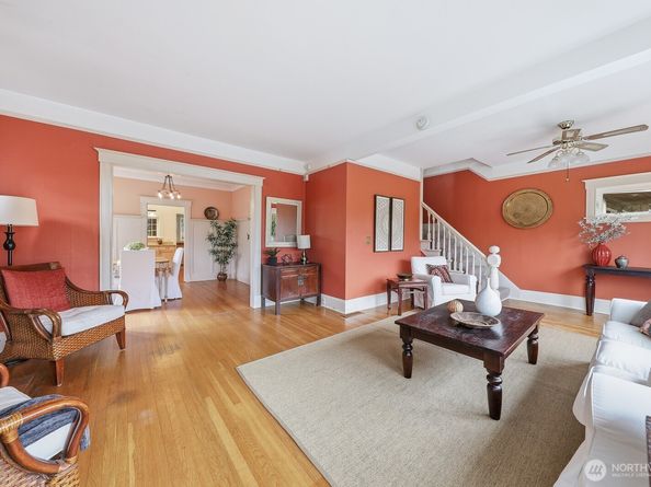 932 N 70th Street, Seattle WA 98103