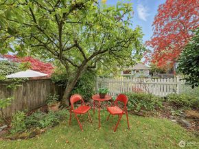 932 N 70th Street, Seattle WA 98103