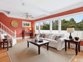 932 N 70th Street, Seattle WA 98103