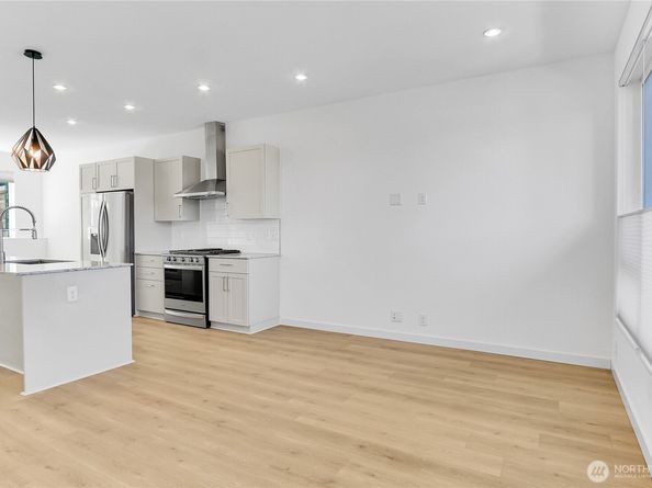 3815 S Cloverdale Street, Seattle WA 98118