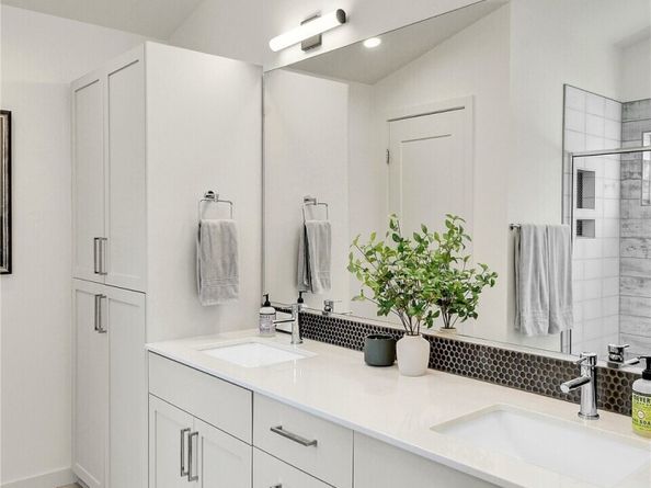 3815 S Cloverdale Street, Seattle WA 98118