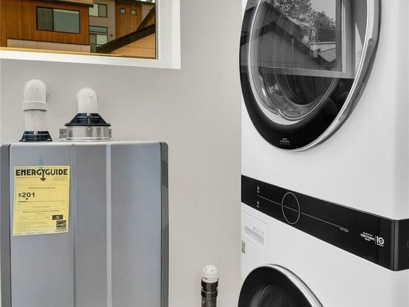 3815 S Cloverdale Street, Seattle WA 98118