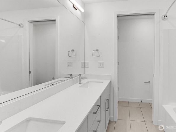 3815 S Cloverdale Street, Seattle WA 98118