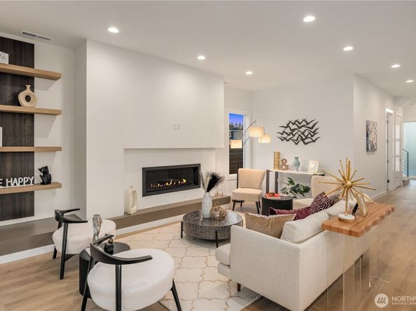 11612 SE 196 Street 1, Kent WA 98031