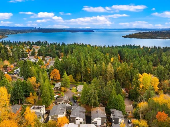 7829 NE 121st Lane A, Kirkland WA 98034