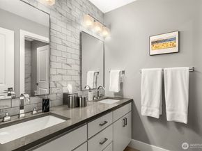 7829 NE 121st Lane A, Kirkland WA 98034