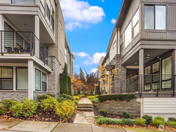 7829 NE 121st Lane A, Kirkland WA 98034