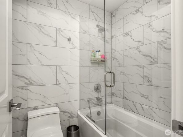 7829 NE 121st Lane A, Kirkland WA 98034