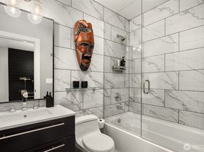 7829 NE 121st Lane A, Kirkland WA 98034