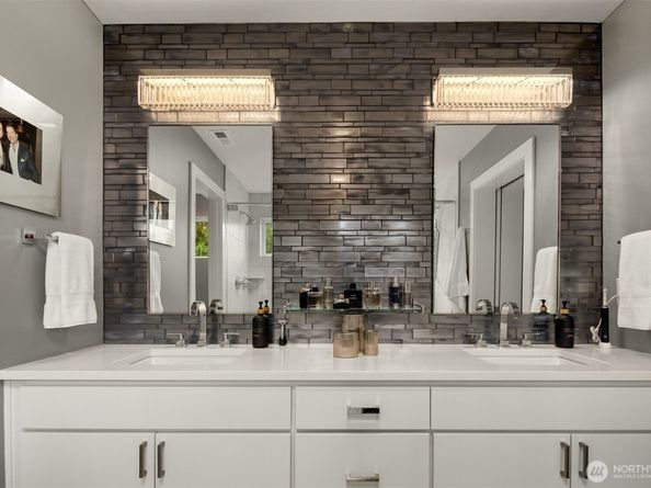 7829 NE 121st Lane A, Kirkland WA 98034