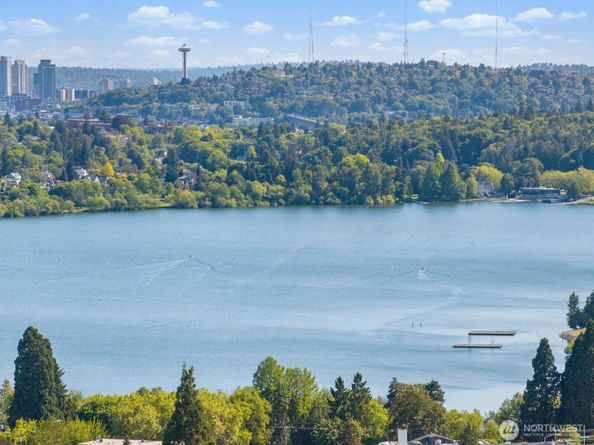 8833 C Wallingford Avenue N, Seattle WA 98103