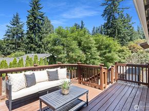 12218 NE 68th Place, Kirkland WA 98033