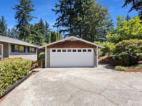 12218 NE 68th Place, Kirkland WA 98033