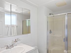 12218 NE 68th Place, Kirkland WA 98033
