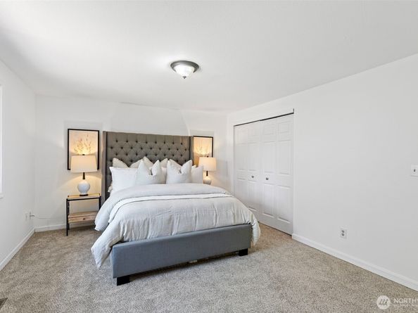12218 NE 68th Place, Kirkland WA 98033