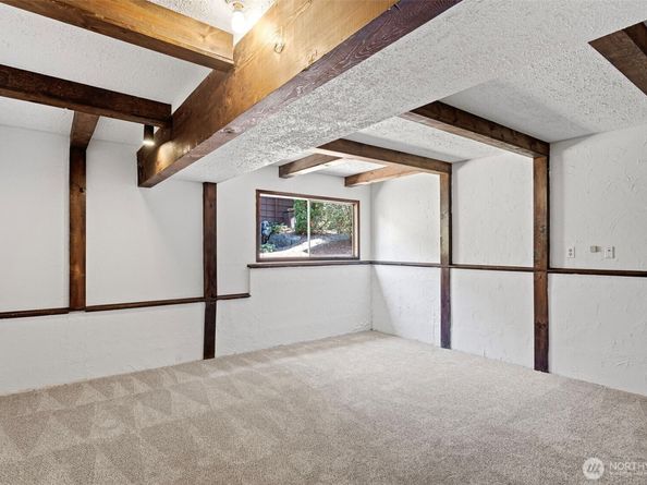 12218 NE 68th Place, Kirkland WA 98033