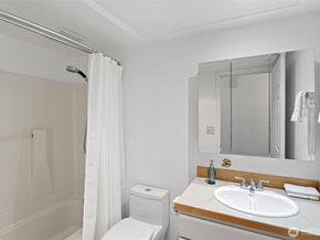 12218 NE 68th Place, Kirkland WA 98033