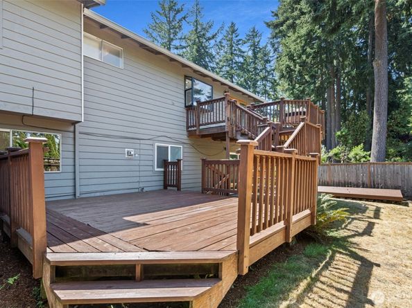 12218 NE 68th Place, Kirkland WA 98033