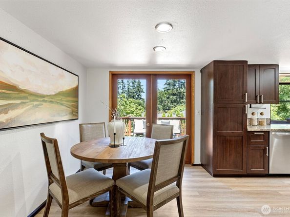 12218 NE 68th Place, Kirkland WA 98033