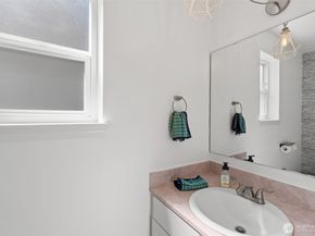 10307 46th Avenue NE, Seattle WA 98125