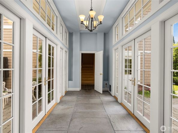 2530 39th Avenue E, Seattle WA 98112