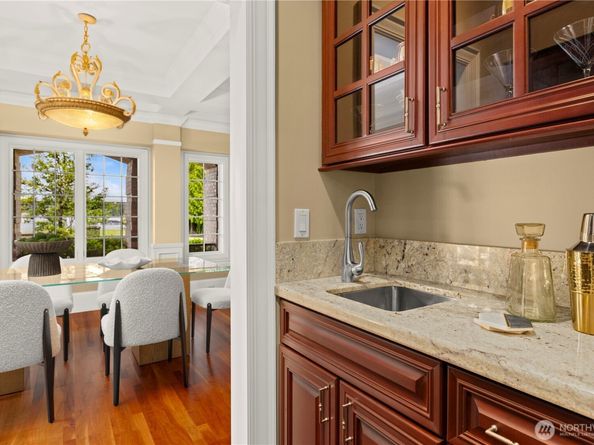 2530 39th Avenue E, Seattle WA 98112