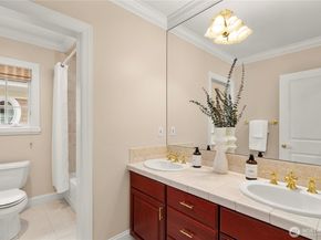 2530 39th Avenue E, Seattle WA 98112