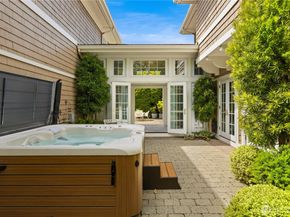 2530 39th Avenue E, Seattle WA 98112