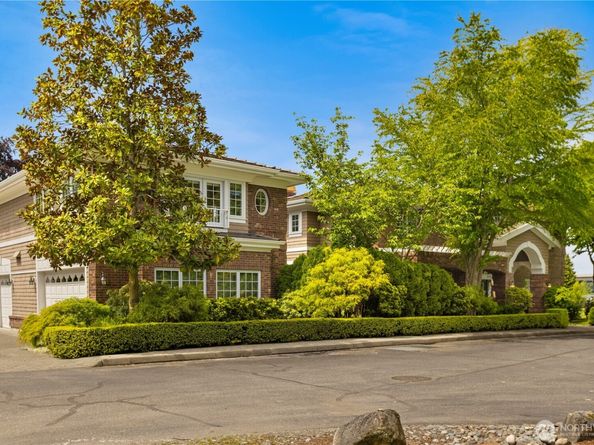 2530 39th Avenue E, Seattle WA 98112