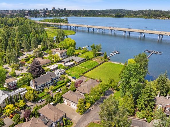 2530 39th Avenue E, Seattle WA 98112