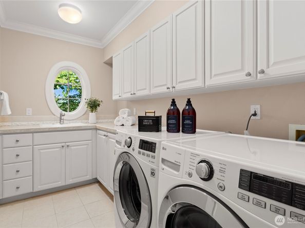 2530 39th Avenue E, Seattle WA 98112