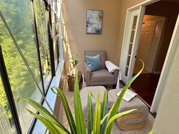 7600 SE 29th St 501, Mercer Island WA 98040