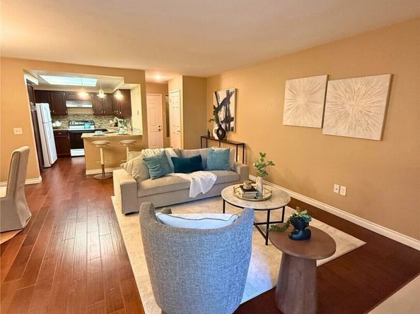7600 SE 29th St 501, Mercer Island WA 98040