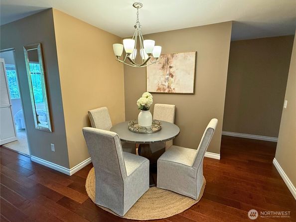 7600 SE 29th St 501, Mercer Island WA 98040