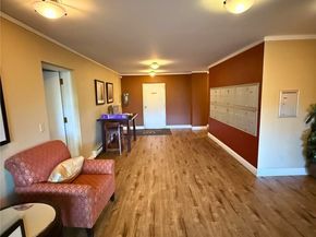 7600 SE 29th St 501, Mercer Island WA 98040