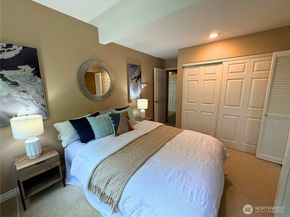7600 SE 29th St 501, Mercer Island WA 98040