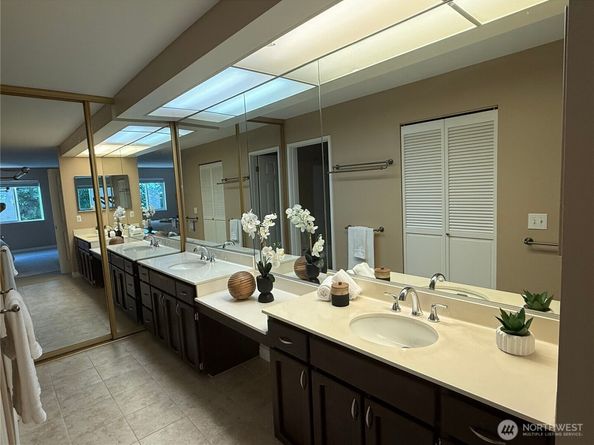 7600 SE 29th St 501, Mercer Island WA 98040