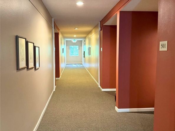 7600 SE 29th St 501, Mercer Island WA 98040