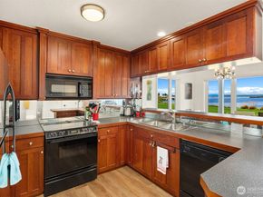 428 Harborview Drive NE 112, Bainbridge Island WA 98110