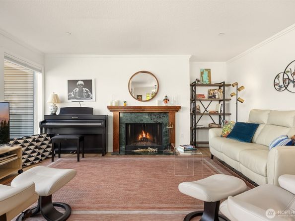 428 Harborview Drive NE 112, Bainbridge Island WA 98110