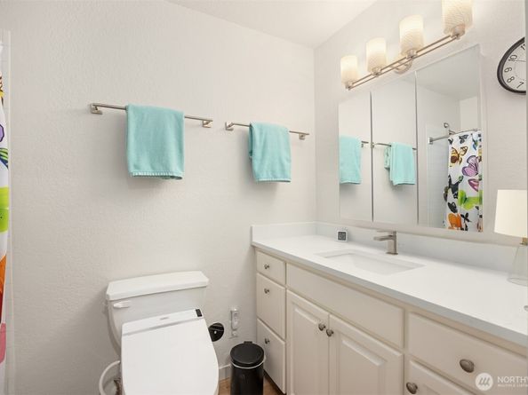 428 Harborview Drive NE 112, Bainbridge Island WA 98110