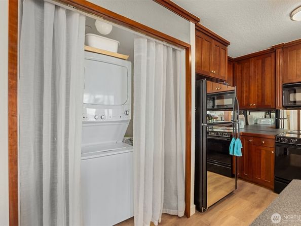 428 Harborview Drive NE 112, Bainbridge Island WA 98110