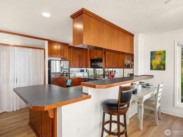 428 Harborview Drive NE 112, Bainbridge Island WA 98110