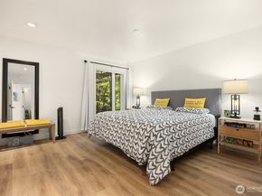 428 Harborview Drive NE 112, Bainbridge Island WA 98110