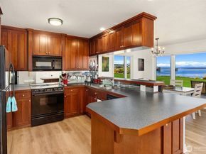 428 Harborview Drive NE 112, Bainbridge Island WA 98110