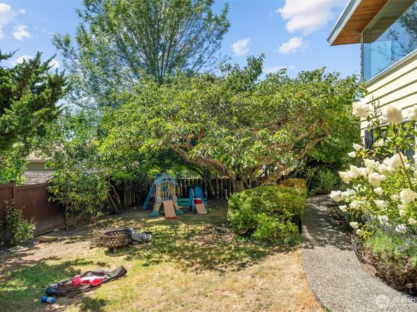 2005 SW 117th Place, Burien WA 98146