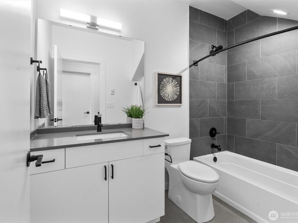 1327 N 185th Street A, Shoreline WA 98133